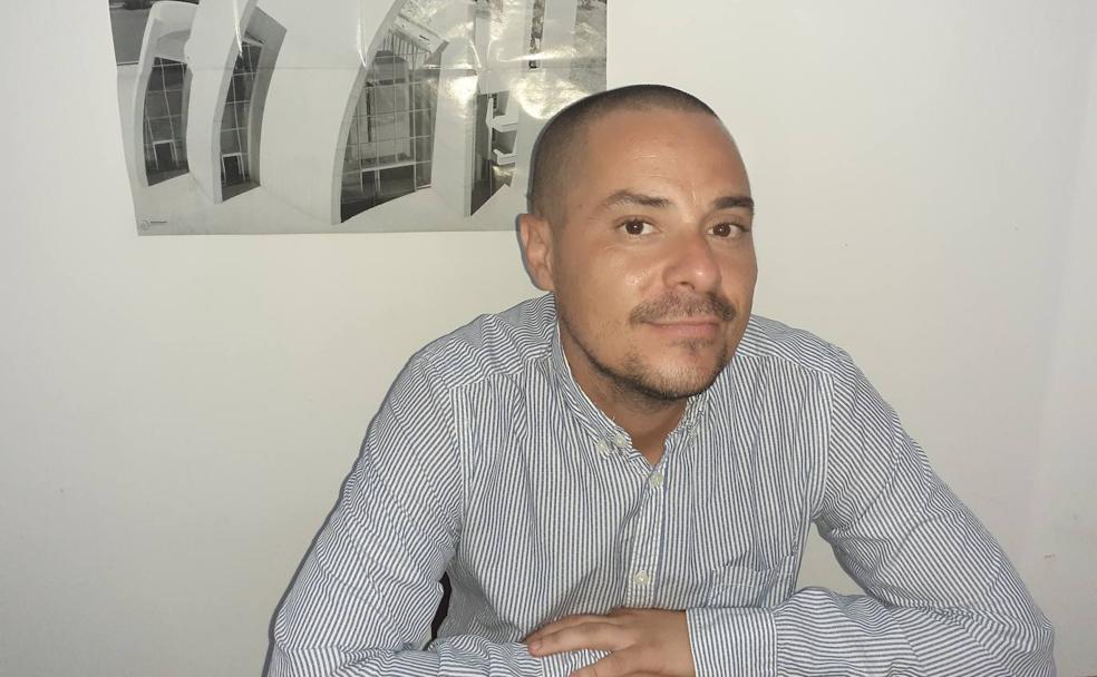Julio Ocampo: «Llevo diez años en Roma, pero quiero volver a Extremadura y llenar la casa de gallinas y tener un huerto»